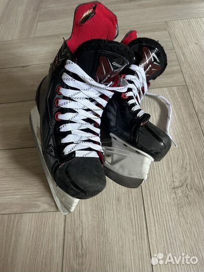 Коньки хоккейные