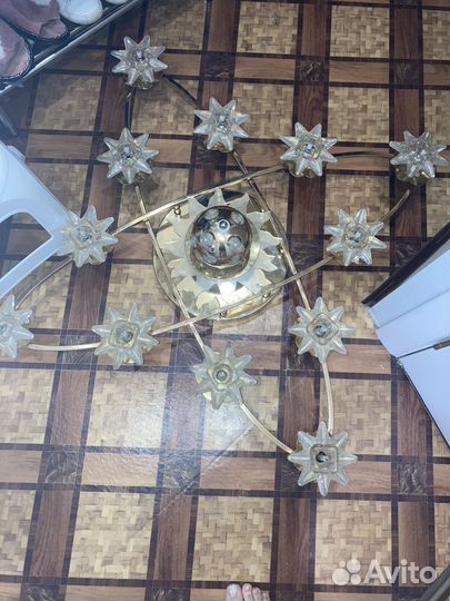 Продам люстру