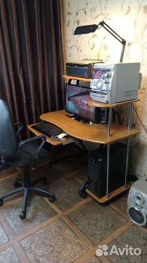 Компьютерный стол на колёсах (Корея)