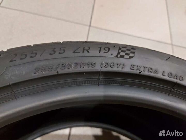 Michelin Pilot Sport 4 S 255/35 R19 96Y