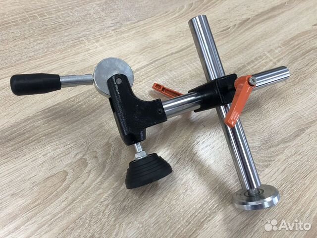 Эксцентриковый прижим на форм-раскроечный станок