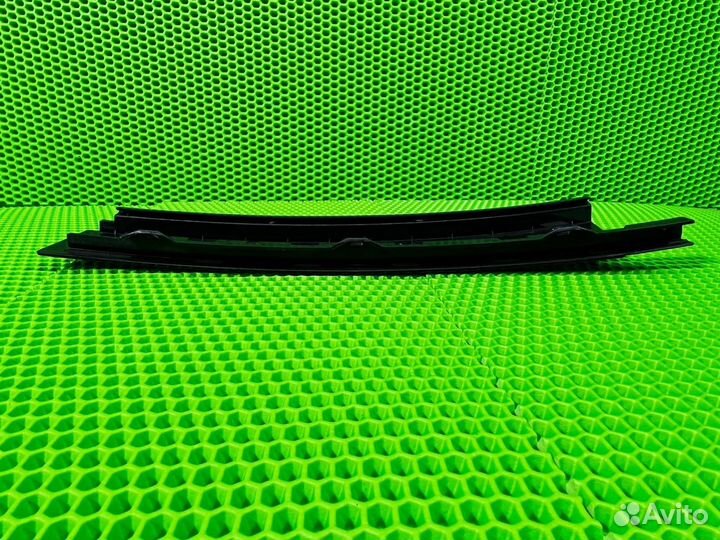 Накладка двери задняя левая Volkswagen Touareg NF