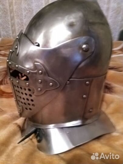 Шлем для Исб и Рекона