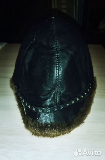 Кепка кожаная женская