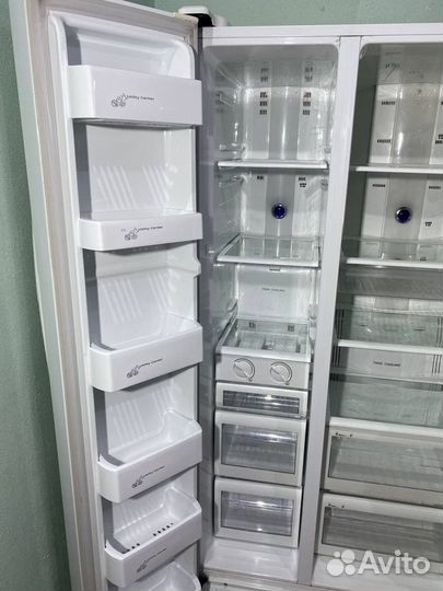 Холодильник Samsung side by side