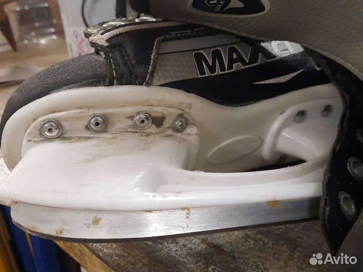 Коньки хоккейные профессиональные