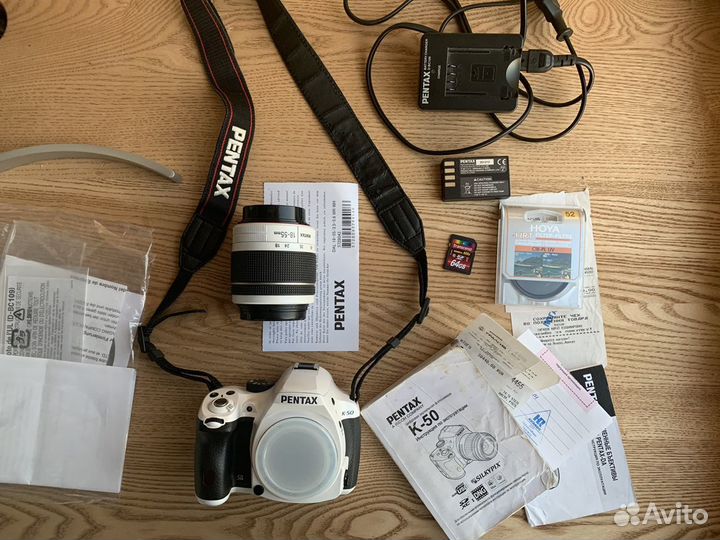 Зеркальный фотоаппарат Pentax K-50 белый, Япония