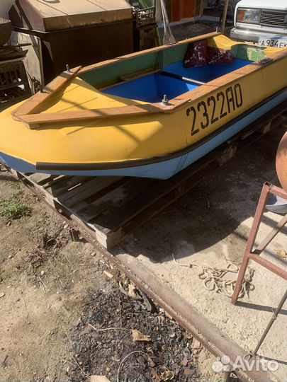 Лодка с мотром