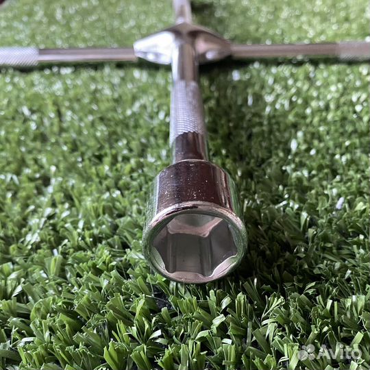 Ключ балонный крестовой новый