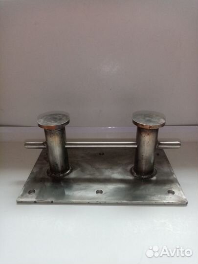 Кнехт швартовый двойной