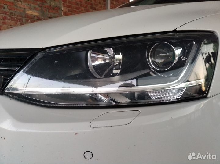 Фары bi-led с дхо полосой Фольксваген Джетта 6
