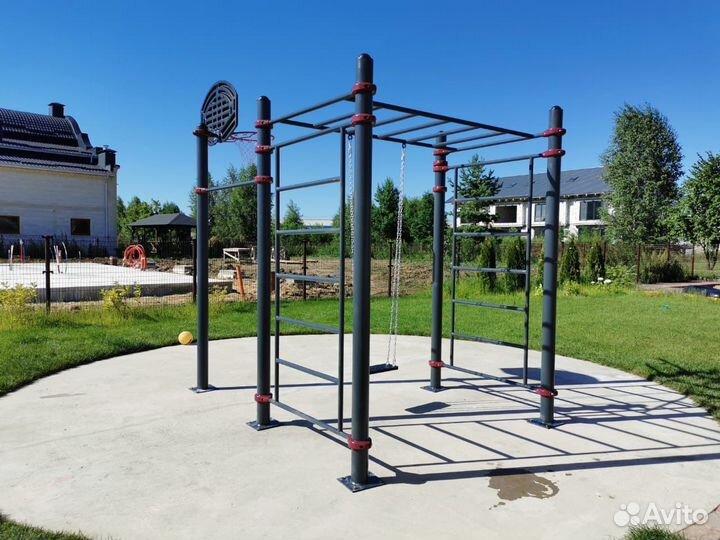 Уличная воркаут площадка шведская стенка рукоход