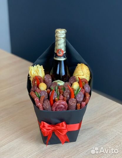 Съедобные букеты для мужчин/букет комплимент