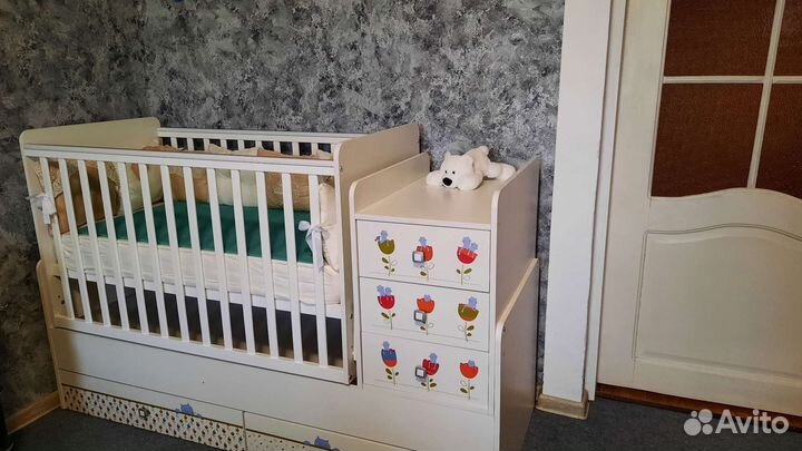 Детская кроватка трансформер с маятником