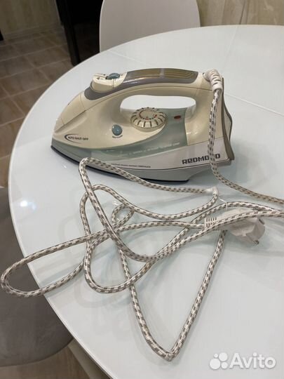 Утюг redmond