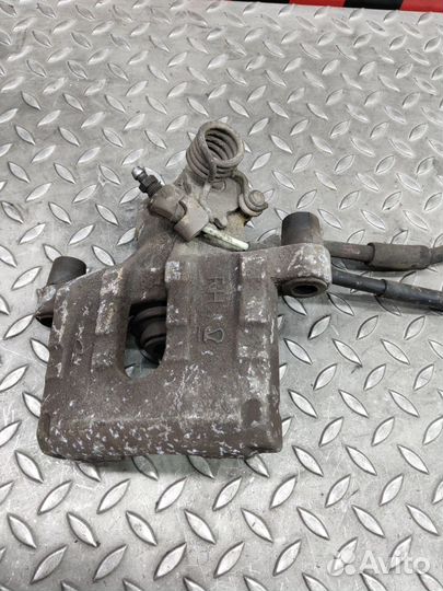 Суппорт задний правый для Mazda 5 2007