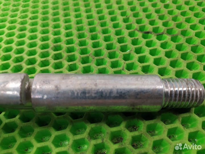 Крюк буксировочный