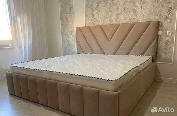 Мягкая кровать с подъемным механизмом