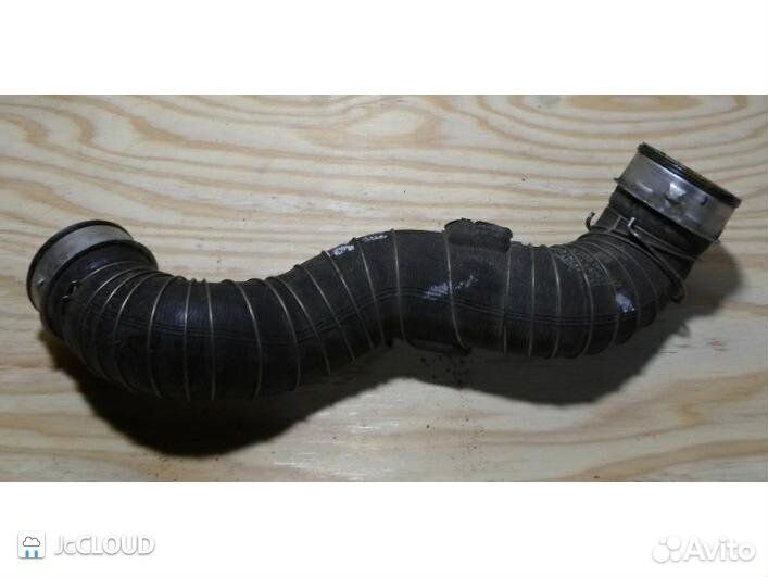 Патрубок интеркулера на mercedes benz C180 W203 M2