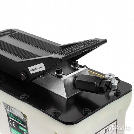 Насос пневмогидравлический ножной 1.7л Rock Force RF-TRA5201 BIG