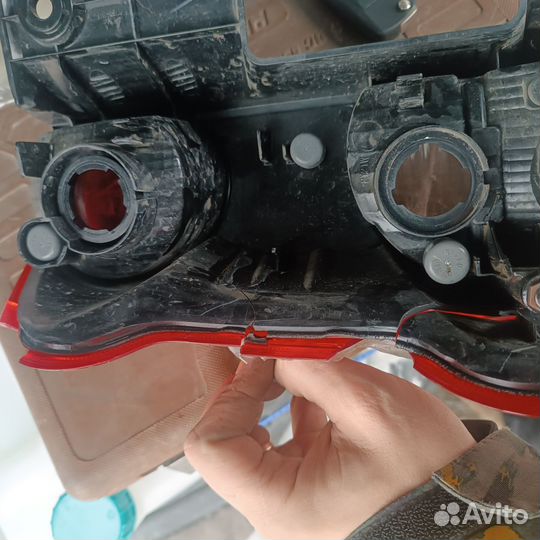 Стоп-сигнал правый nissan nv 200