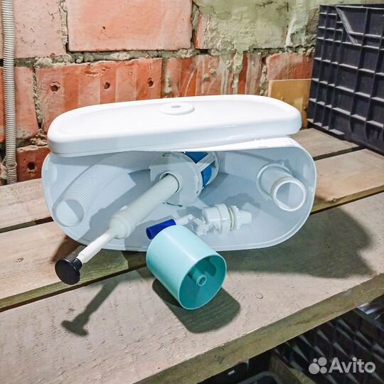 Бачок для унитаза пластиковый с арматурой