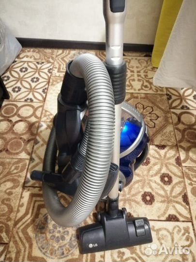 Пылесос LG VK89383HU Компрессор