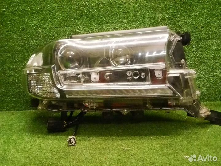 Фара правая Toyota Land Cruiser