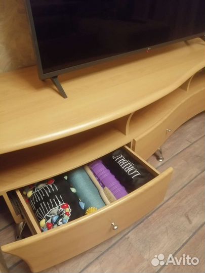 Тумба под телевизор и столик Италия