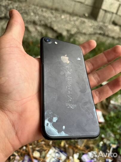 Телефон iPhone 7