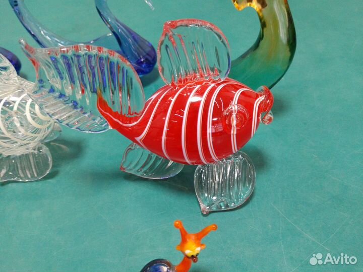 Фигурки из цветного стекла