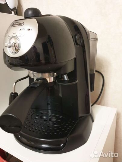 Кофеварка рожковая DeLonghi ec201cd.B