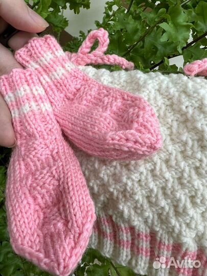 Красивый, вязанный комплект для малыша