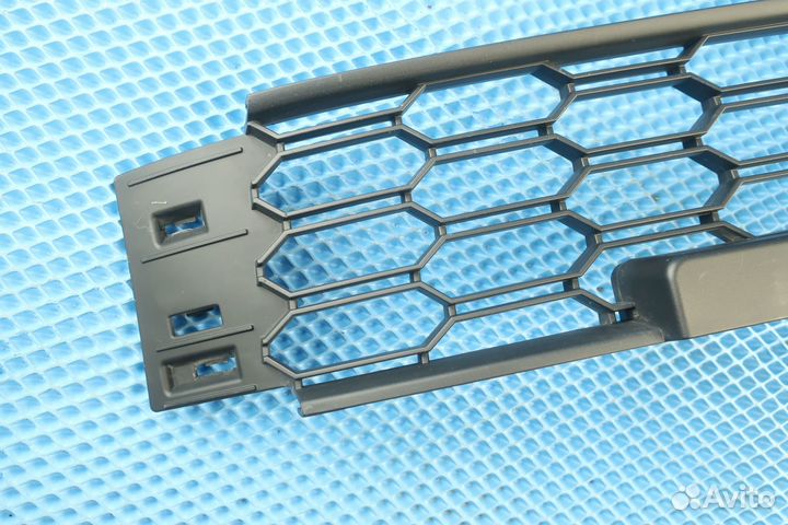 Решетка в бампер нижняя Skoda Rapid 2