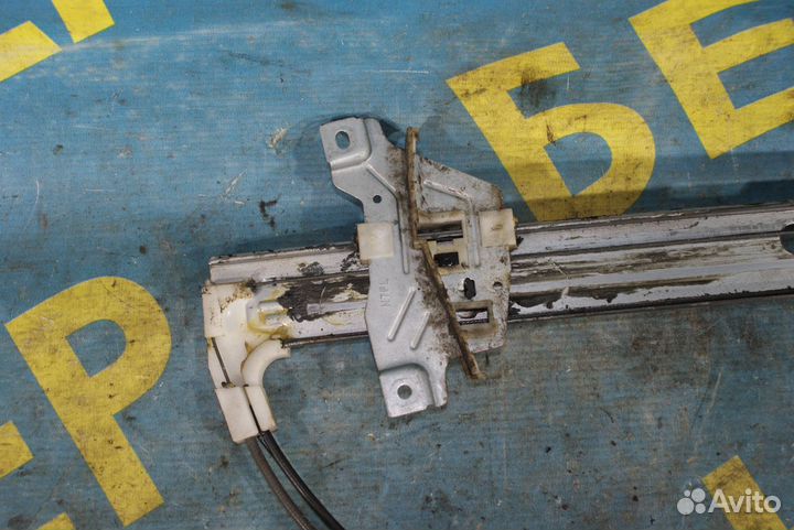 Передний левый стеклоподъемник KIA Sportage