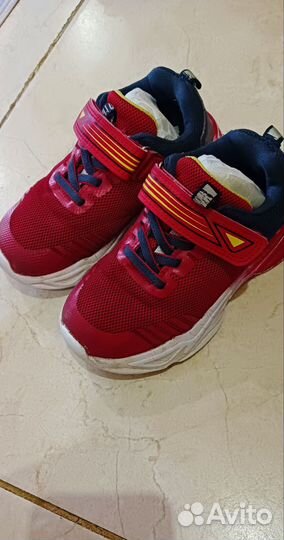 Кроссовки 28