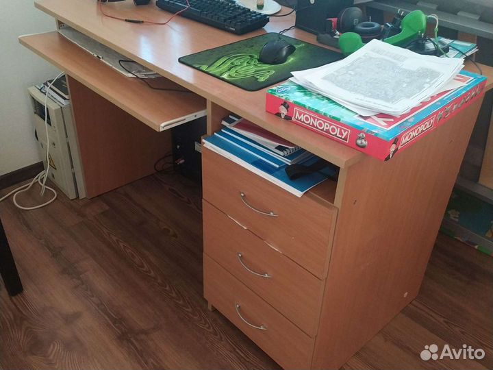 Стол письменный