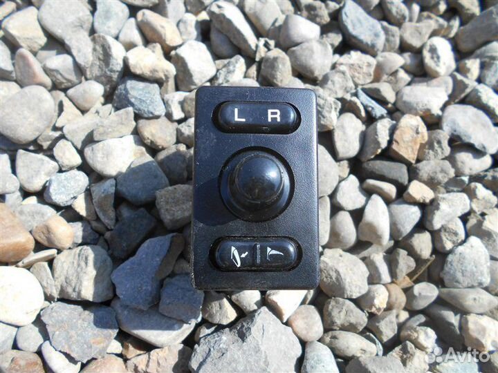 Блок управления зеркалами Nissan R'nessa N30