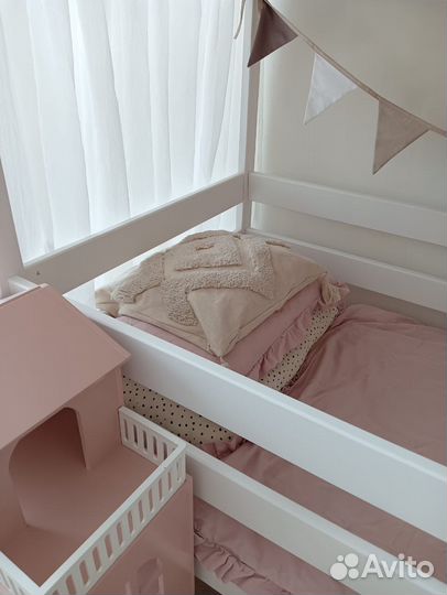Двухъярусная кровать с лестницей комодом