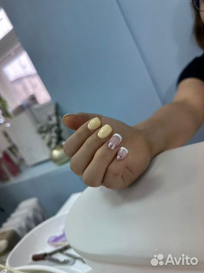 Модель на маникюр