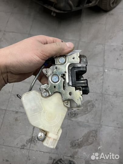 Замок крышки багажника suzuki grand vitara