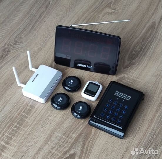 Кнопка вызова официанта, часы, табло, пуль, репите