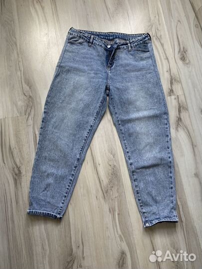 Джинсы mom