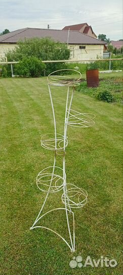 Подставка для цветов металлическая