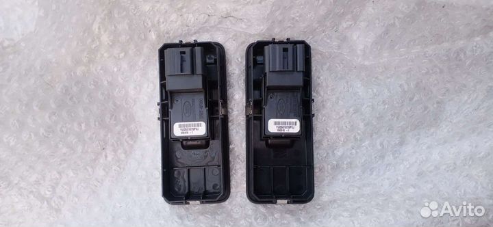 Кнопка стеклоподъемника пассажиркого Discovery 3