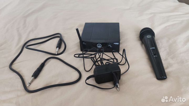 Микрофон AKG беспроводной