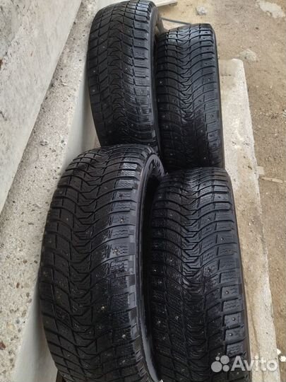 Michelin X-Ice North 3 215/60 R16