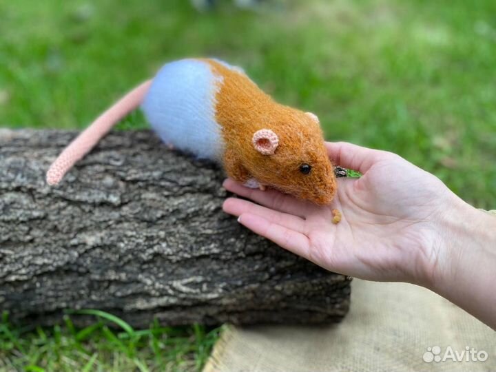 Реалистичная вязаная игрушка крыса в наличии
