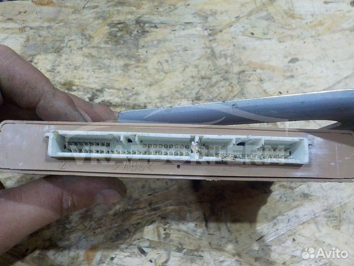 Блок управления центральным замком Lexus LS