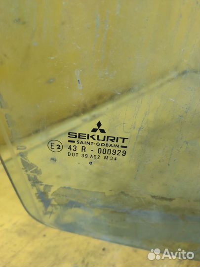 Стекло переднее правое для Mitsubishi Carisma